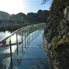十渡聚龙湾玻璃栈道