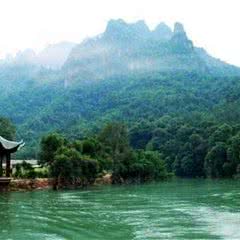 金秀圣堂湖生态旅游景区