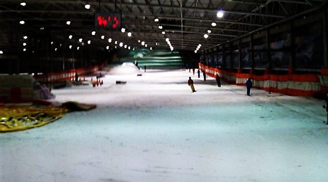 乔波室内滑雪场