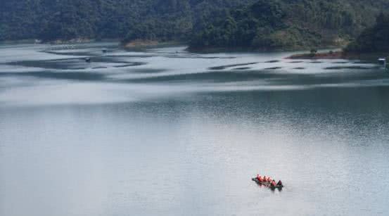 别山湖游船