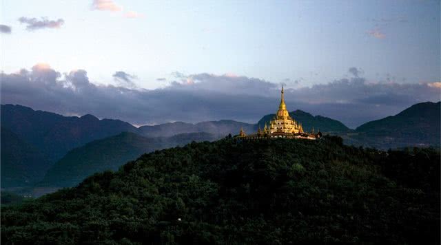 芒市勐焕大金塔